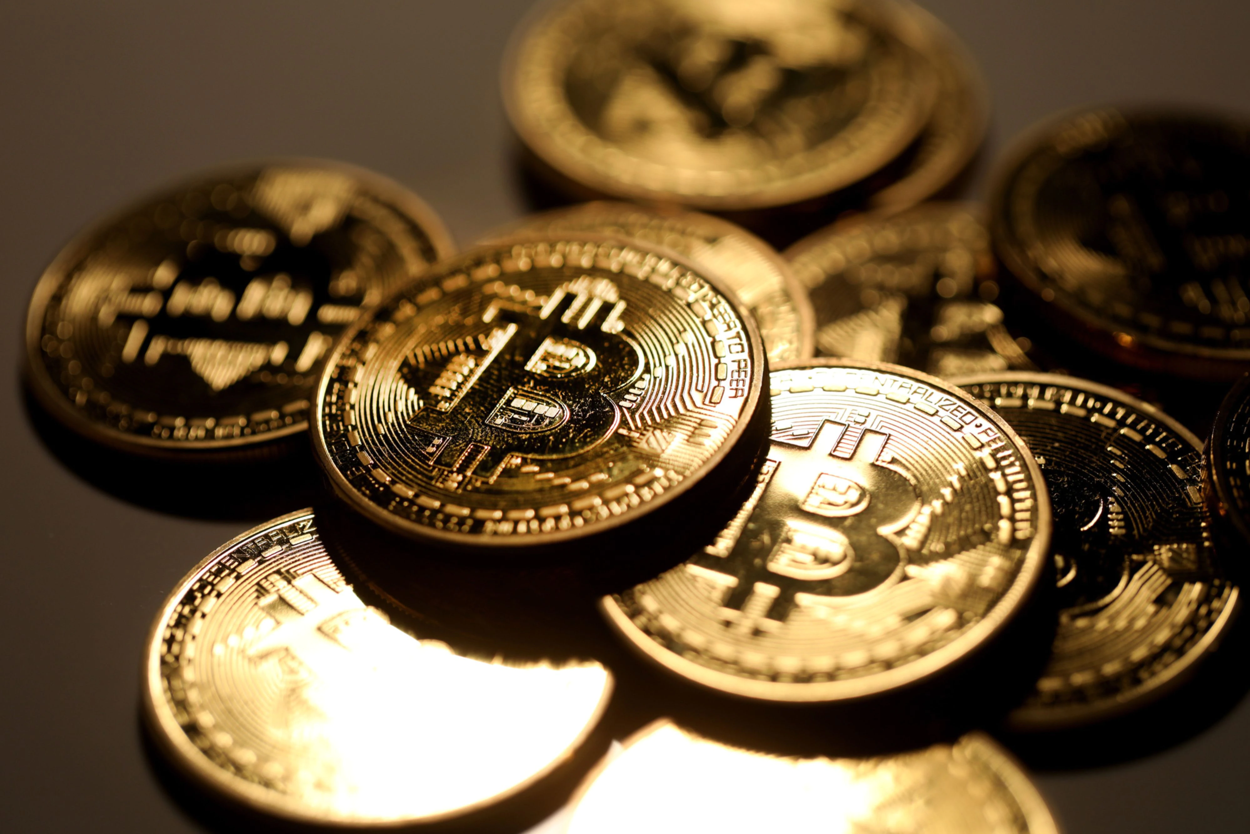 El bitcoin gana al oro