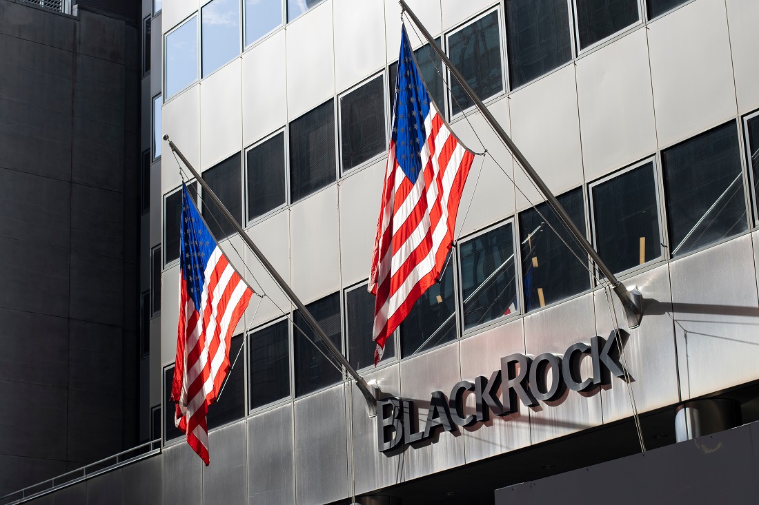🔴 >> El ETF de BlackRock compra más de 100.000 bitcoins impulsando al precio