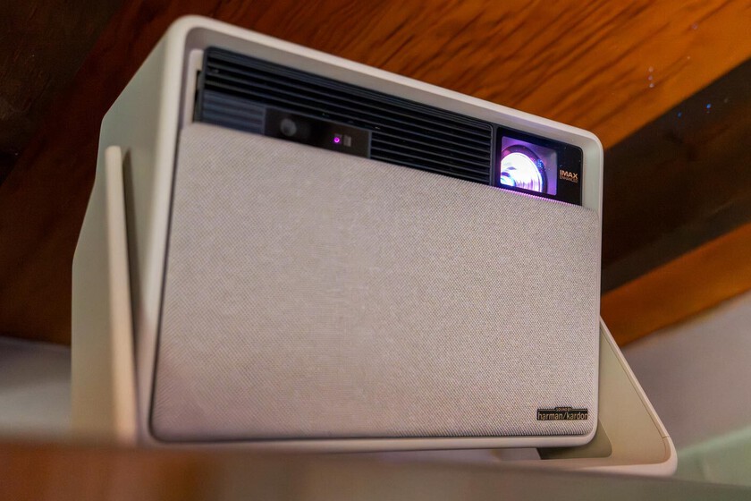 🔴 >> Llevo años usando Android TV en una OLED y he dado el salto a un proyector. No hay vuelta atrás