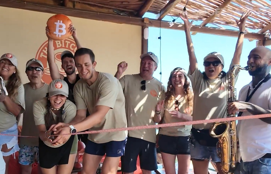 🔴 >> Isla del Caribe de México ya tiene un bitcoin café