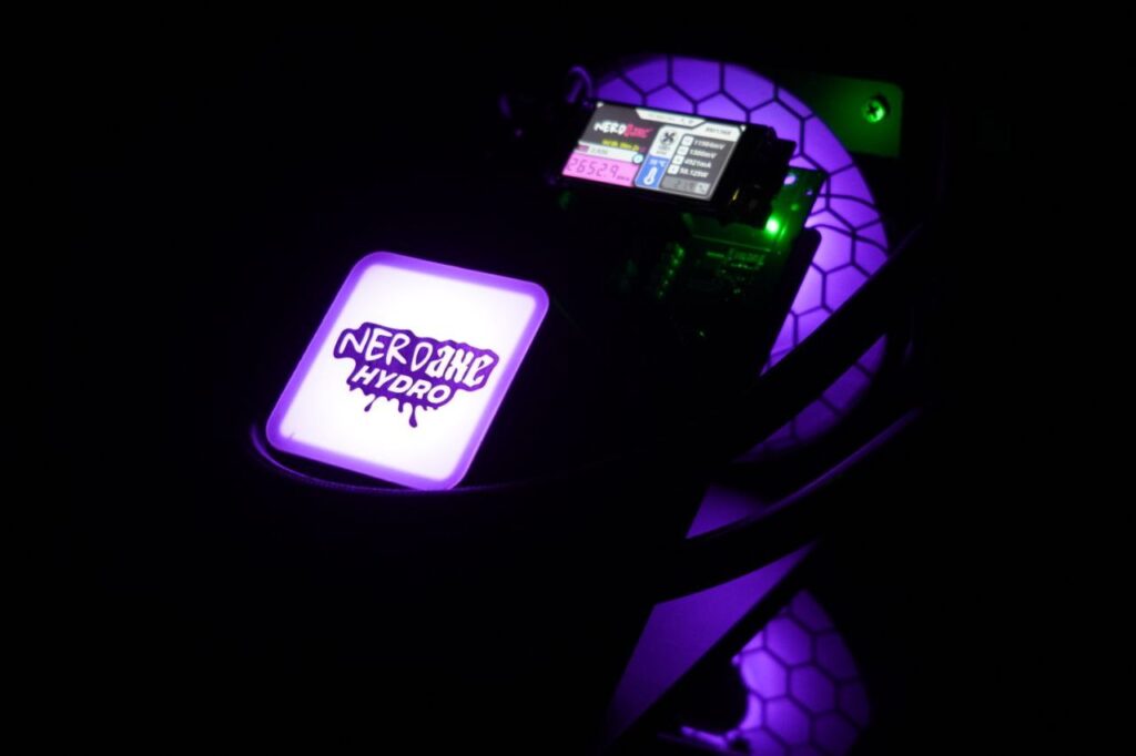 π΄ >> Un mini ASIC NerdQAxe++ mina un bloque de Bitcoin