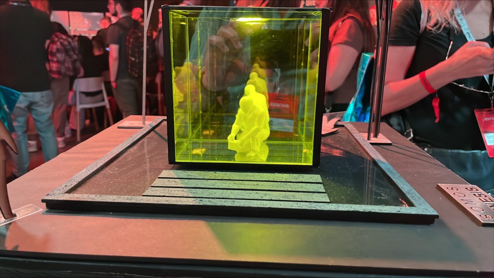 🔴 >> Revelan escultura de Satoshi Nakamoto que será expuesta en Buenos Aires